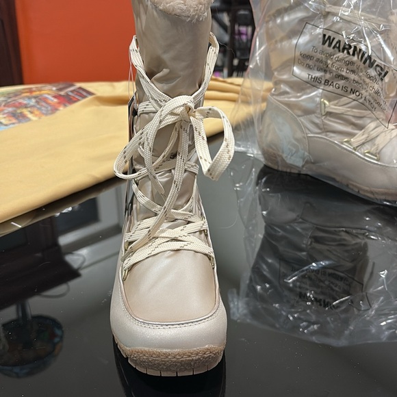 Sporto 3/4 Waterproof Boots Never Worn 8 Wide - Picture 2 of 6